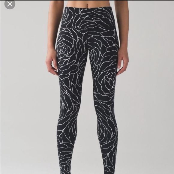 Lululemon Wunder Under Hi-Rise Tight (Full-On Luxtreme) Size 6 - Picture 1 of 12